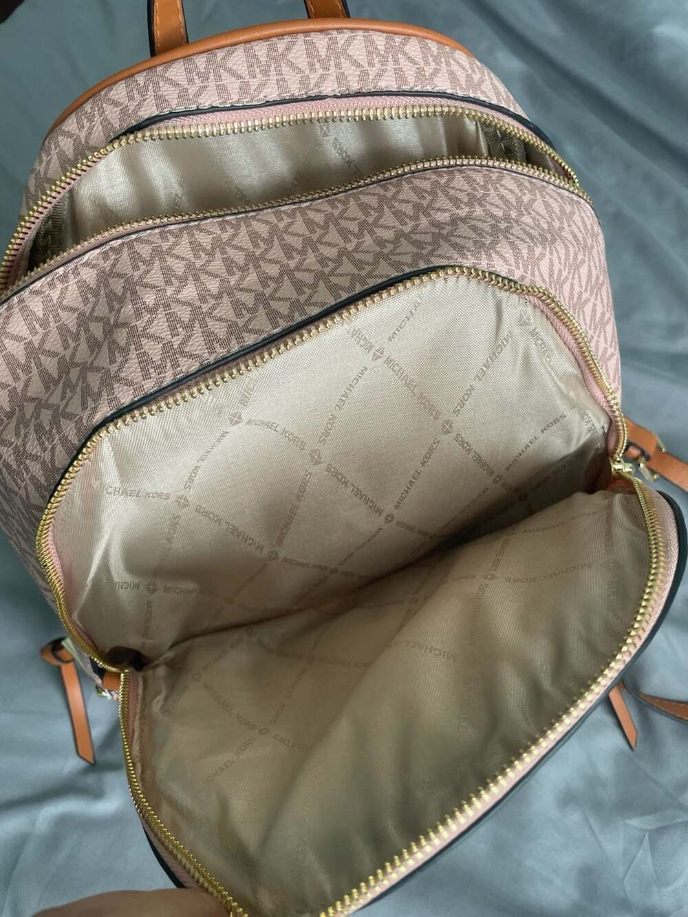 Authentic Michael Kors Rhea Medium Color-Block Backpacku - Picture 4 of 7